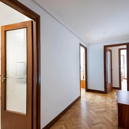 Spacious Zurriola Beach Apartment